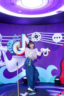 亚洲精品乱码久久久久久蜜桃图片